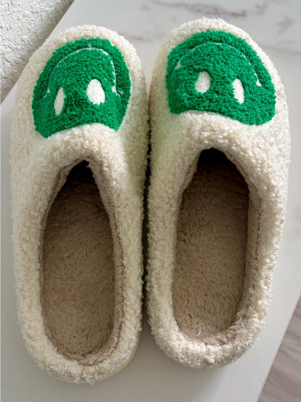 Cream Green Smiley Face Fuzzy House Slippers EU 40-41 NWOT